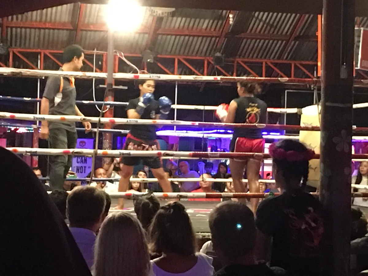 Архивное фото: тайский бокс на ринге Boxing Bar Center в Ламае