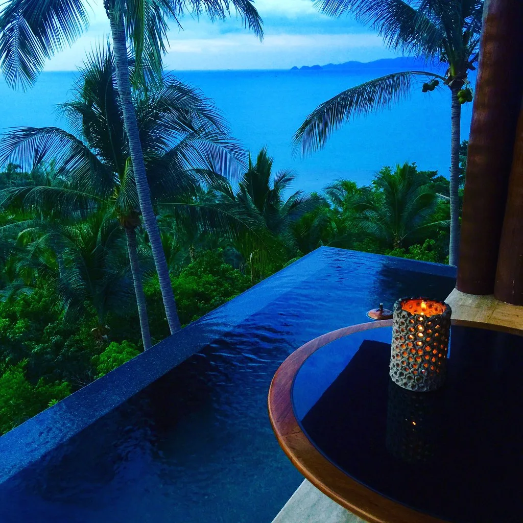 Бассейн и терраса виллы Four Seasons Resort Koh Samui с видом на море