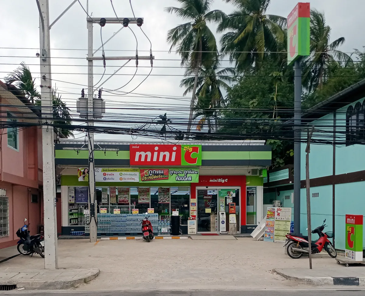 Mini Big C в центре Маенама, фасад магазина в 2021 году